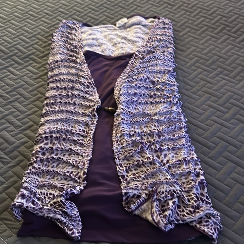 Jaclyn Smith Purple and White Top - Picture 8 of 10